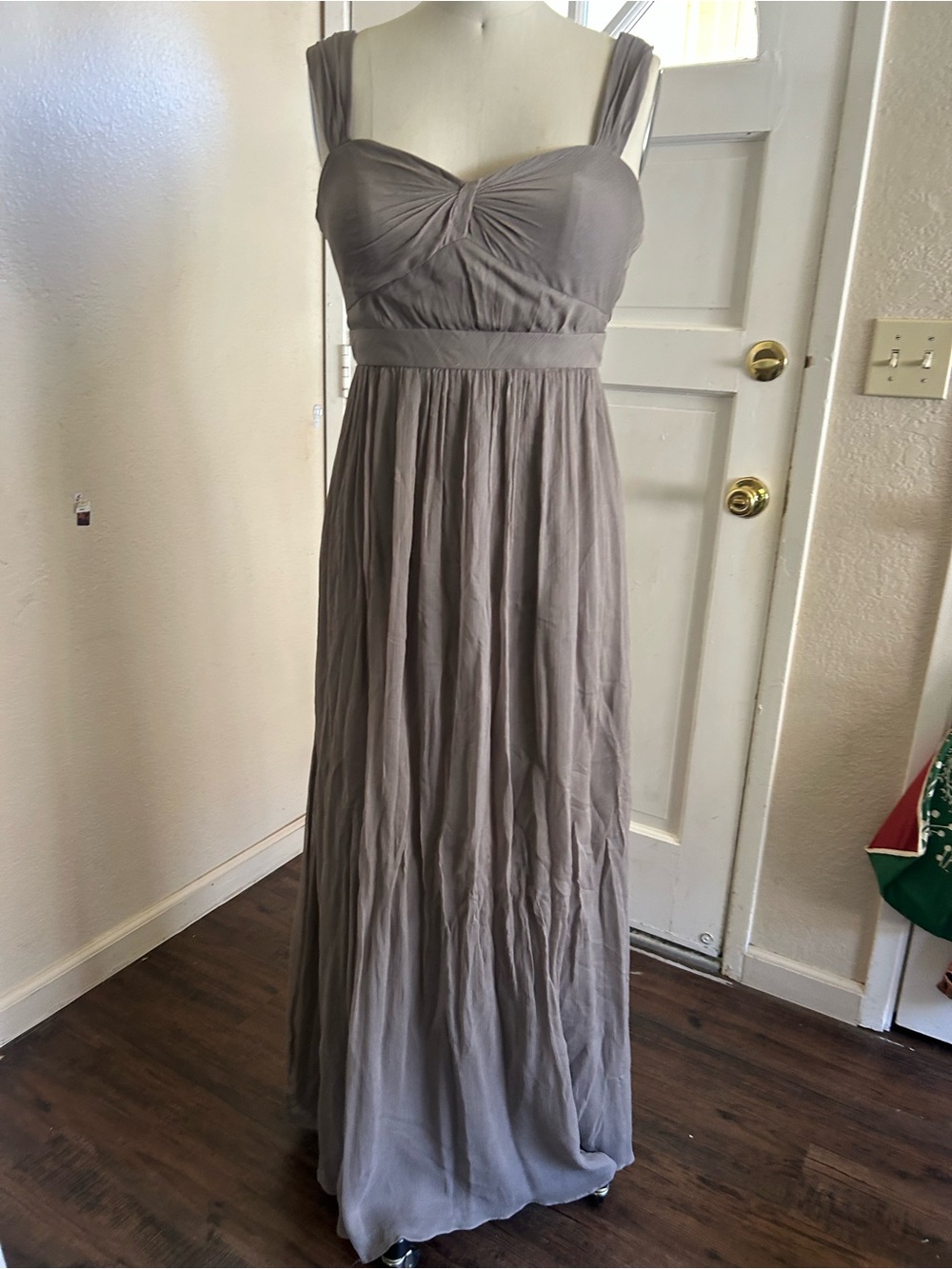 Women’s jenn Sleeveless Twisted Bust Maxi Dress in Taupe